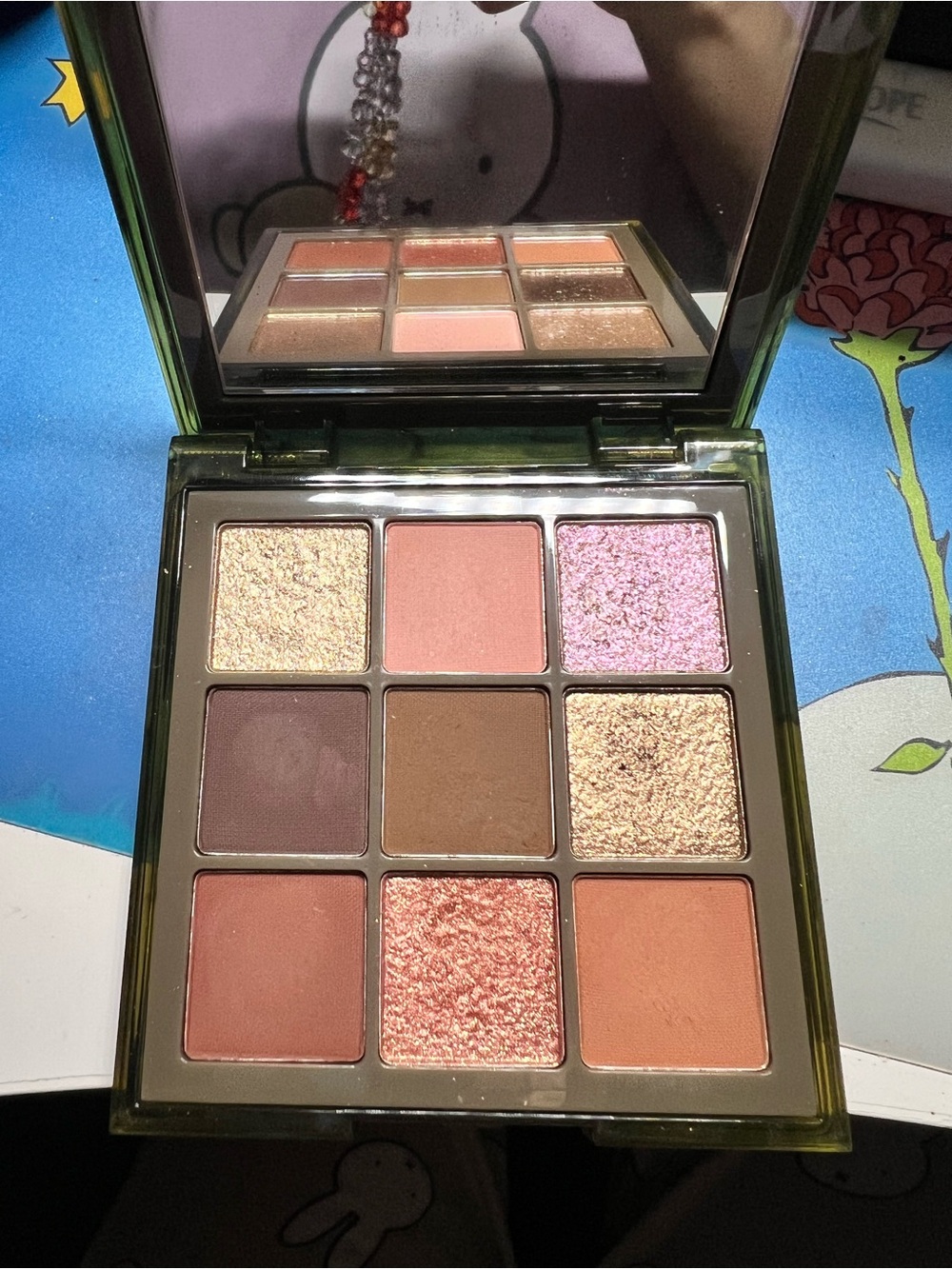 Huda Beauty Khaki haze 9 colour eyeshadow - Picture 3 of 6
